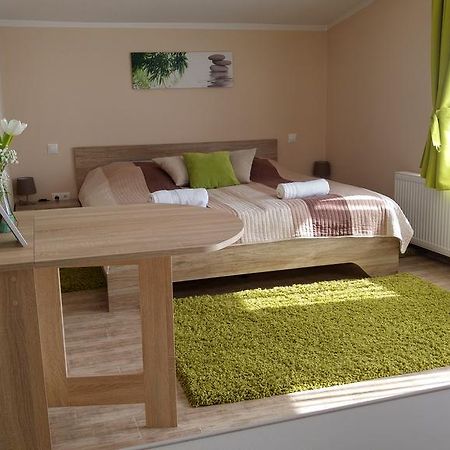 Bundics Vendeghazak Bed and Breakfast Lenti Eksteriør billede