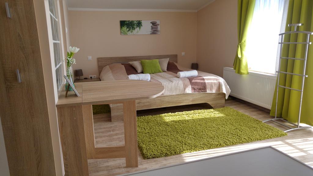 Bundics Vendeghazak Bed and Breakfast Lenti Eksteriør billede